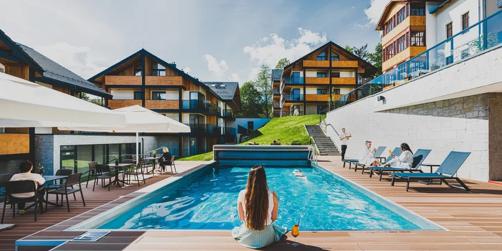 Polské Krkonoše, Karpacz: resort v alpském stylu, neomezený wellness, snídaně či polopenze