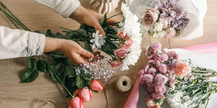 Vázání i vypichování kytic či kurz Na den floristkou vč. pomůcek a materiálů