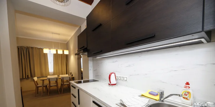 Apartmány majú samostatnú spálňu, k dispozícii je tiež apartmán s vaňou alebo s výhľadom na hory.