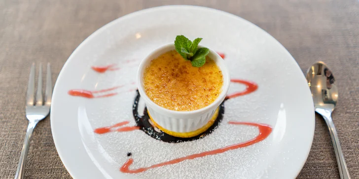 Na závěr vás čeká crème brûlée.