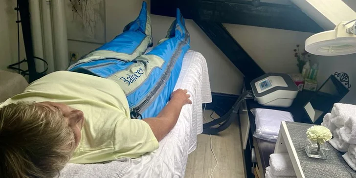 Přístroj pomáhá rozproudit lymfu, odvádět toxiny, redukovat otoky a navracet tělu svěžest a vitalitu – a to vše bez námahy.