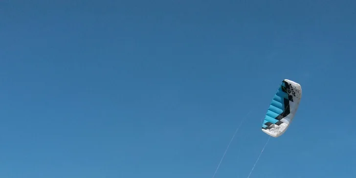 Čeká vás úvodní nebo celodenní kite kurz. 