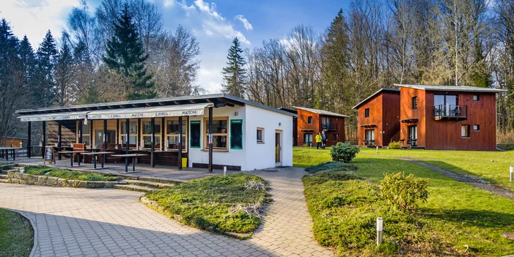 Súčasťou rezortu sú aj luxusné senníky a moderný hotel.