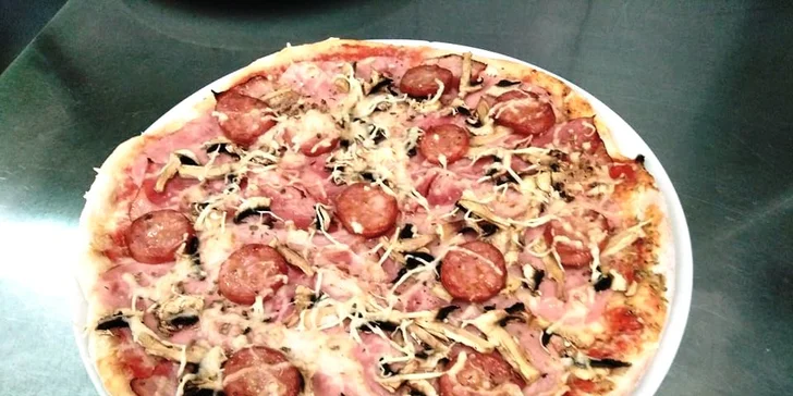 Pizzu si zvolíte z menu sami podle vlastní chuti.