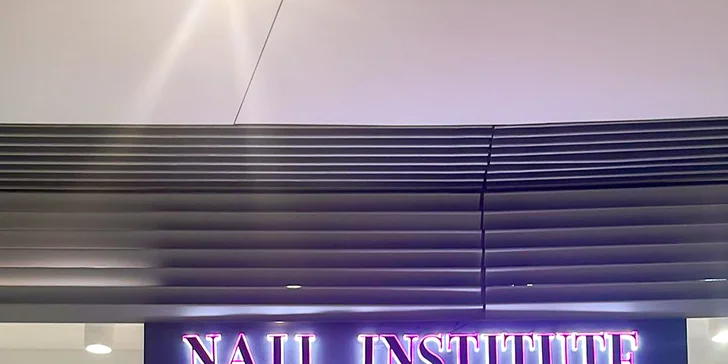 V Nail Institute & Thai Massage v Bratislave vaše nohy vezmú do parády tak, že budete mať chuť vyraziť v sandálkach aj v decembri!