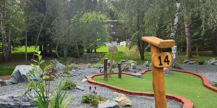 To vše nabízí adventure minigolf u hotelu Kamzík. 