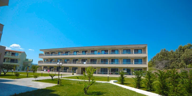 Nechybí koupelna s toaletou a sprchou, klimatizace a lednička. 