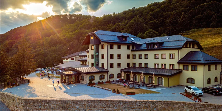 Hotel sa nachádza v chránenej krajinnej oblasti, takže počítajte s naozaj krásnym okolím. 