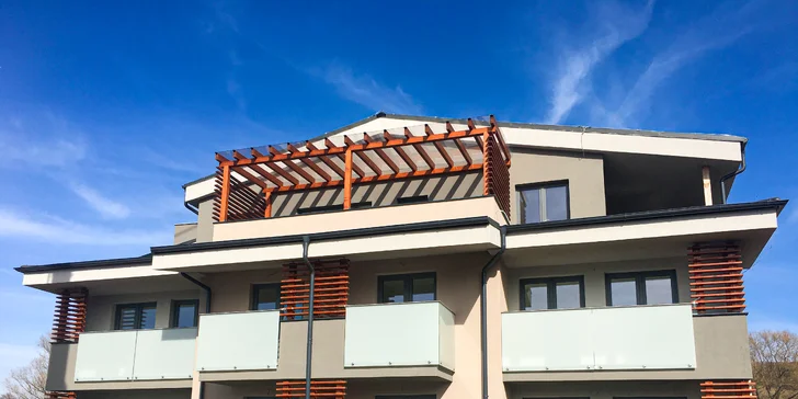 Apartmány se nacházejí v nejvyšším patře budovy s výtahem.