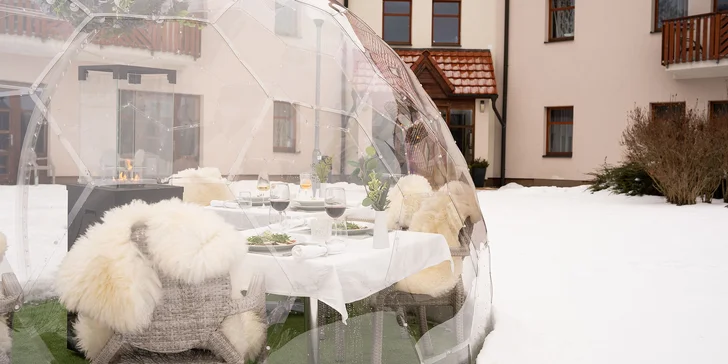  V restauraci Rendlík vás čeká čtyřchodové menu plné špičkové gastronomie, navíc si na něm pochutnáte ve venkovním iglú v krásném prostředí. 