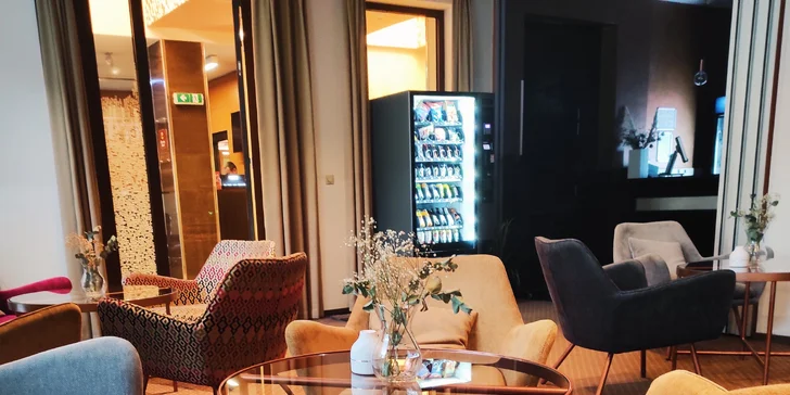 Pohodové posedenie vás čaká v hotelovej lobby.