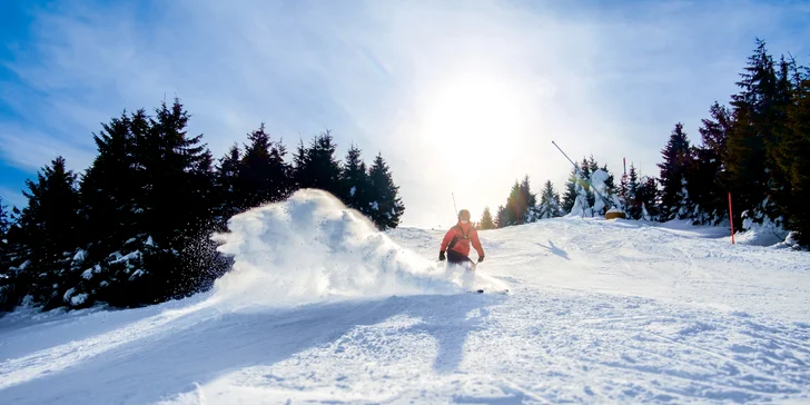 Ski areál Klínovec je od hotelu jen 9 kilometrů. Paráda!
