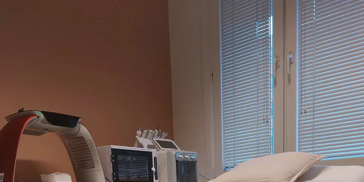 Nejdelší variantu tu navíc kombinují i s parafínovým termozábalem rukou.