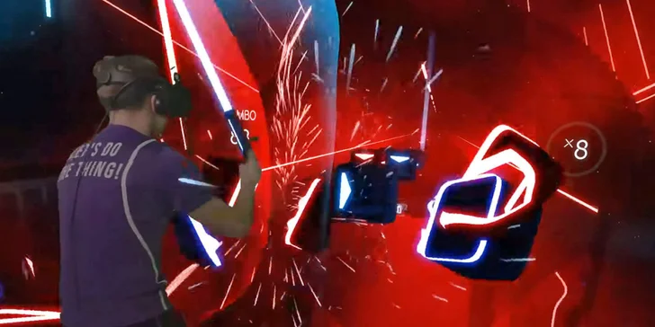 HTC Vive má vysoké rozlišení, ergonomické ovladače a na systému je možné spustit ty nejoblíbenější pecky vč. Beat Saber.