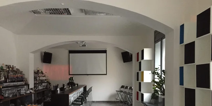 Věnovat se vám zde bude sám majitel barmanské školy.