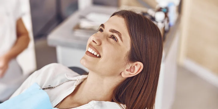 Bielenie zubov Purewhitening: kombinovaná procedúra v ambulancii aj doma