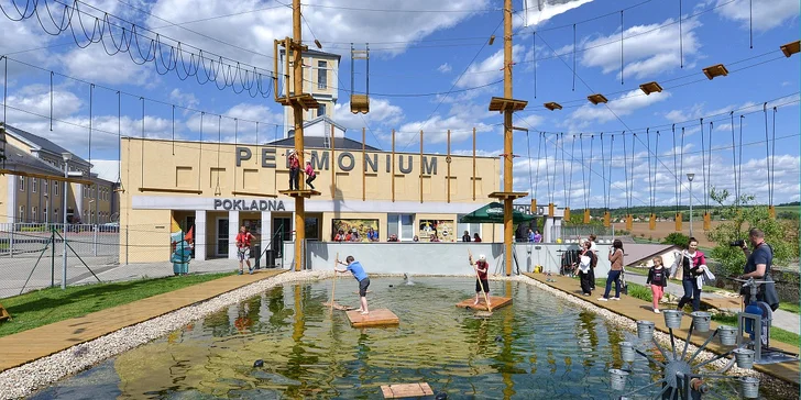 Důlní jezero dnes slouží jako přírodní biotop k osvěžení a zábavě. 