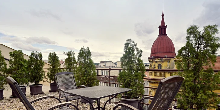 Restauraci najdete v centru Prahy, spojte návštěvu s romantickou procházkou.