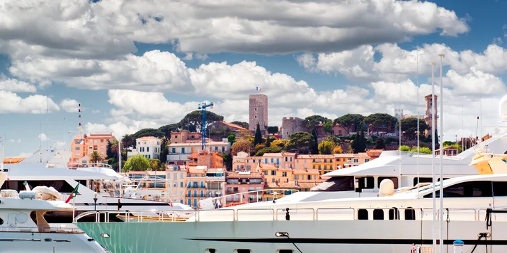 Cannes, kde si vyskúšate atmosféru známeho filmového festivalu, odfotíte sa na červenom koberci filmového paláca.
