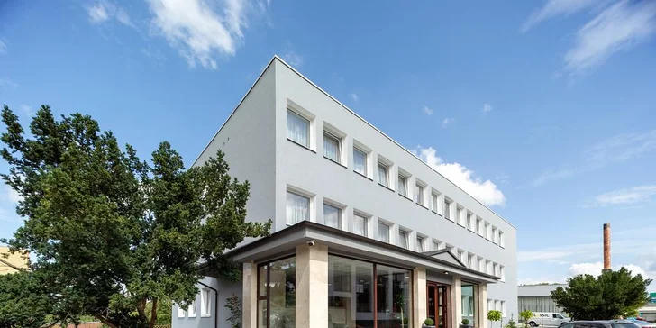 Hotel v bývalé továrně ve Vlašimi: snídaně či polopenze, prohlídka pivovaru a sada piv