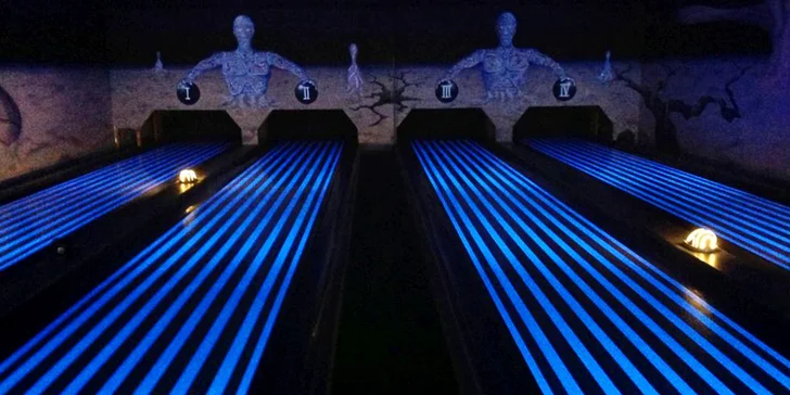 1 nebo 2 hodiny bowlingu a 2 pizzy podle výběru ze 14 druhů