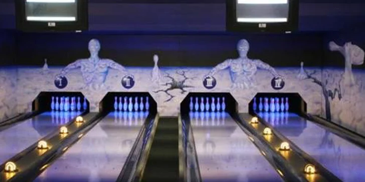 1 nebo 2 hodiny bowlingu a 2 pizzy podle výběru ze 14 druhů
