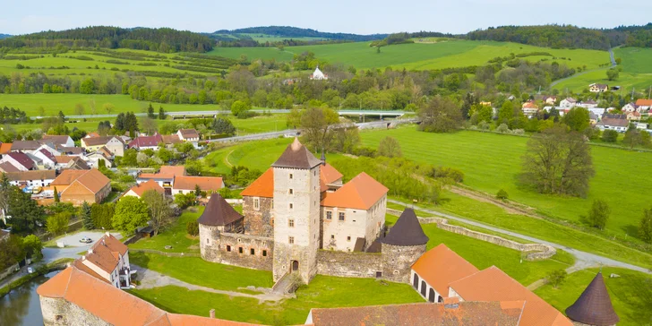 Hotel v bývalé továrně ve Vlašimi: snídaně či polopenze, prohlídka pivovaru a sada piv