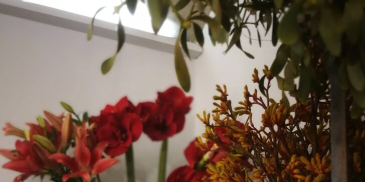 Radost z vázání květin: Kurzy floristiky skupinově, ve dvou i individuálně