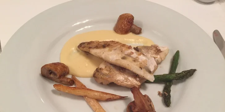 Vyladěné menu U Tří pštrosů: humří krém a candát či panenka sous-vide pro 2