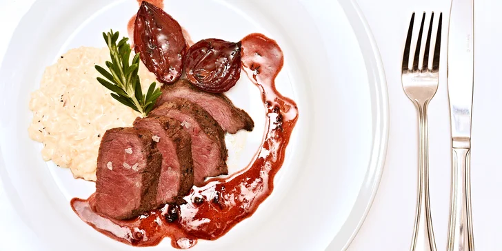 Vyladěné menu U Tří pštrosů: humří krém a candát či panenka sous-vide pro 2