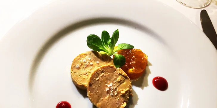Vyladěné menu U Tří pštrosů: humří krém a candát či panenka sous-vide pro 2