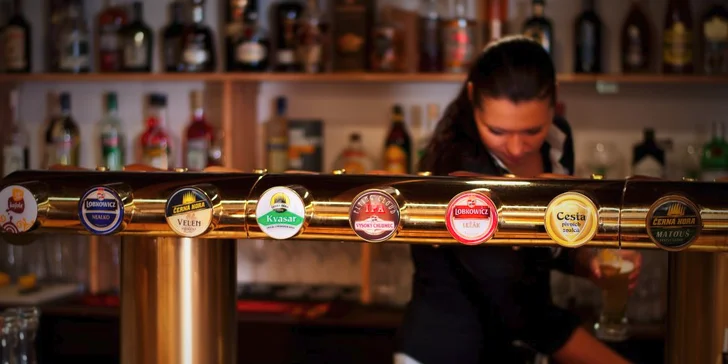 Restaurace se specializuje na kvalitu čepovaného piva a pivních speciálů.