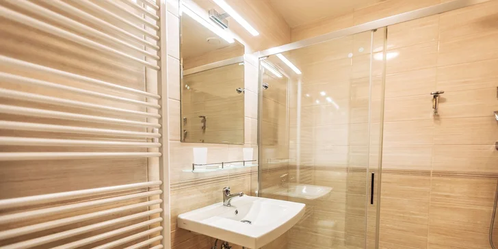 Podzimní relax v centru Karlových Varů: snídaně a wellness procedury