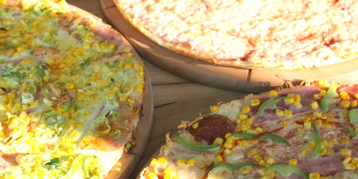 Chacharova pizza podle výběru z 26 druhů: 1–4 pizzy o průměru 32 cm