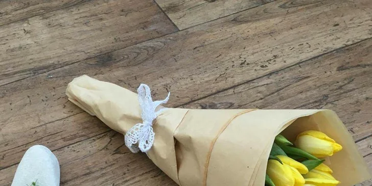 Kytice tulipánů nebo růží ke sváteční příležitosti, k narozeninám či jen tak pro radost