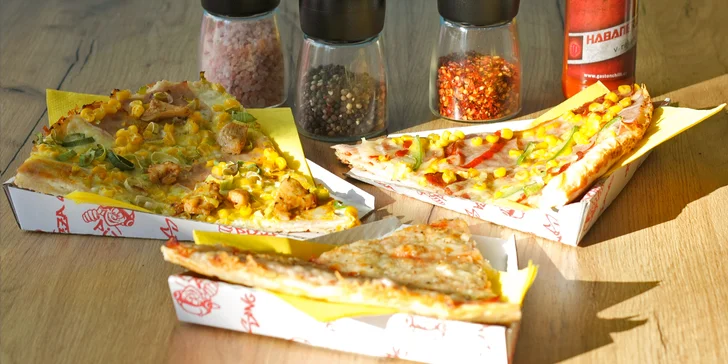 Chacharova pizza se smetanovým nebo rajčatovým základem dle výběru