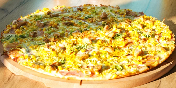 Chacharova pizza se smetanovým nebo rajčatovým základem dle výběru