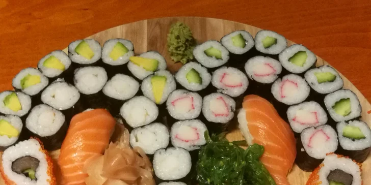 Sushi sety s 24, 40 nebo 44 kousky vyskládanými do tvaru srdce