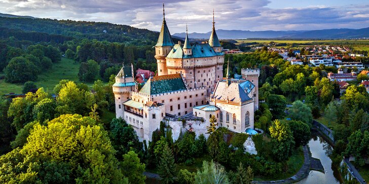 Romantika u zámku Bojnice: ubytování se snídaní, polopenzí i s atrakcemi