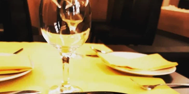 Indické menu pro libovolný počet osob: několik hlavních jídel i míchaný drink