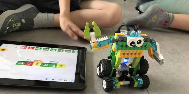 Lego robotika WeDo první robot kroužek pro děti v KIDDŮM