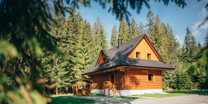 Z Prahy budete autem na místě za 6 hodin (522 km), z Brna za 4,5 hodiny (320 km) a z Ostravy za 3 hodiny (220 km).