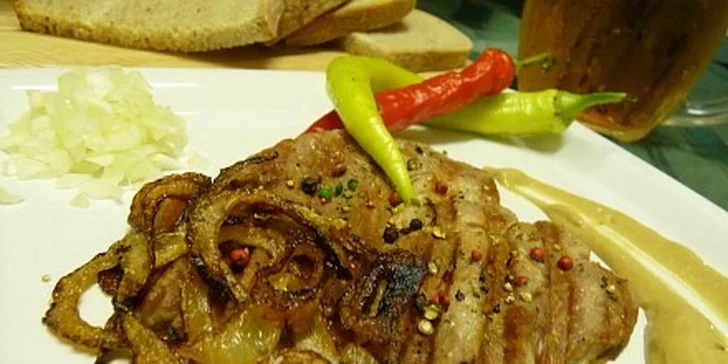 99 Kč za krkovičku na grilu s cibulkou, křenem a hořčicí v hodnotě 150 Kč