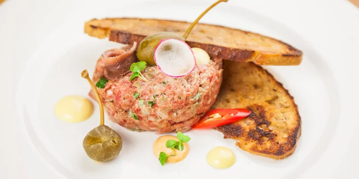 Valentýnské tataráky dle výběru i s pečivem v legendární restauraci Šelepka