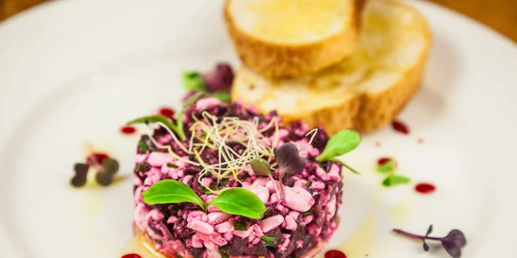 Valentýnské tataráky dle výběru i s pečivem v legendární restauraci Šelepka