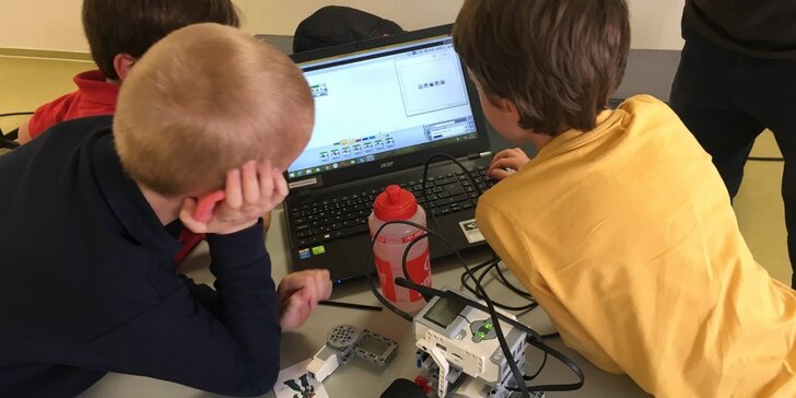 Lego robotika Mindstorms kroužek pro děti - začátečníci v KIDDŮM