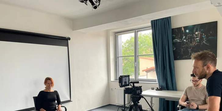 Na závěr kurzu pak obdržíte certifikát absolventa, který může být vaší vysněnou vstupenkou do světa filmu a televize. 