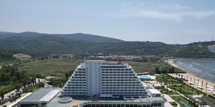 Pokud toužíte po akci, je pro vás připraven parádní aquapark se soustavou tobogánů pro starší děti a dospělé.