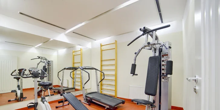 Môžete zájsť aj do salónika s biliardom alebo do fitness, kde nájdete aj saunu – v tej môžete relaxovať neobmedzene.