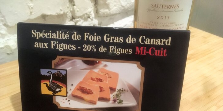 Luxusní delikatesa: Foie gras a láhev vína z Le Marche